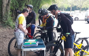 Briefing avant le départ pour la randonnée.